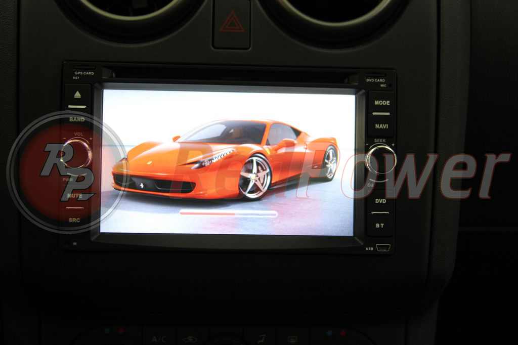 Установленная автомобильная магнитола RedPower