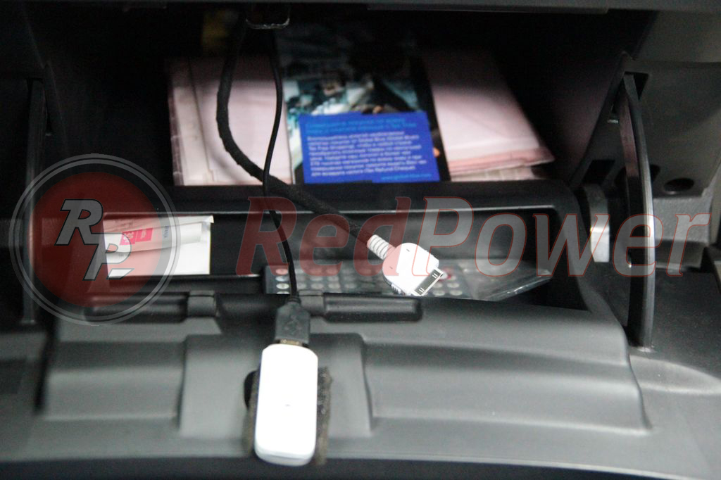 USB-выход в бардачке с модемом