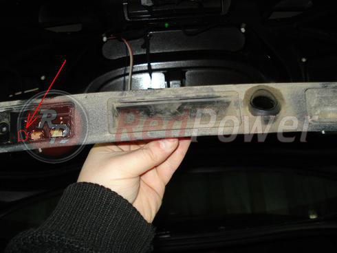 Процесс установки камеры заднего вида RedPower 