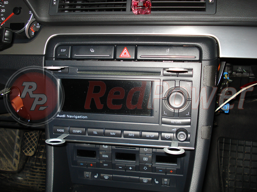 Разборка магнитолы в автомобиле Audi A4