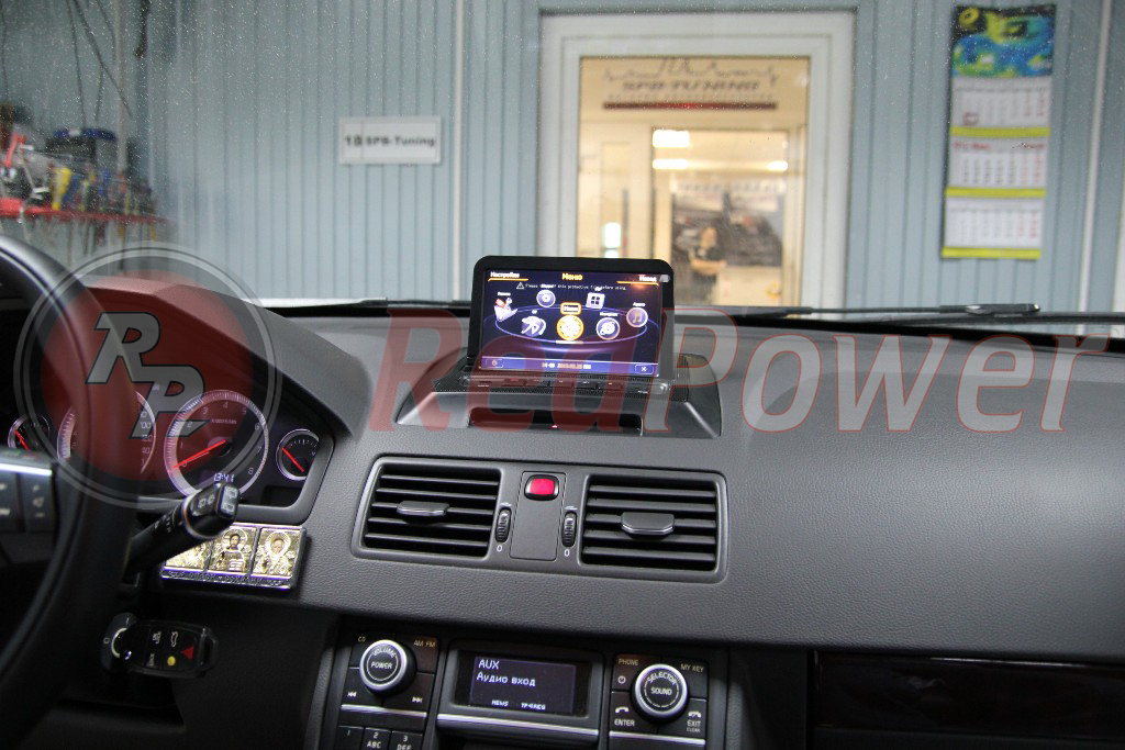 Вид установленной автомагнитолы RedPower