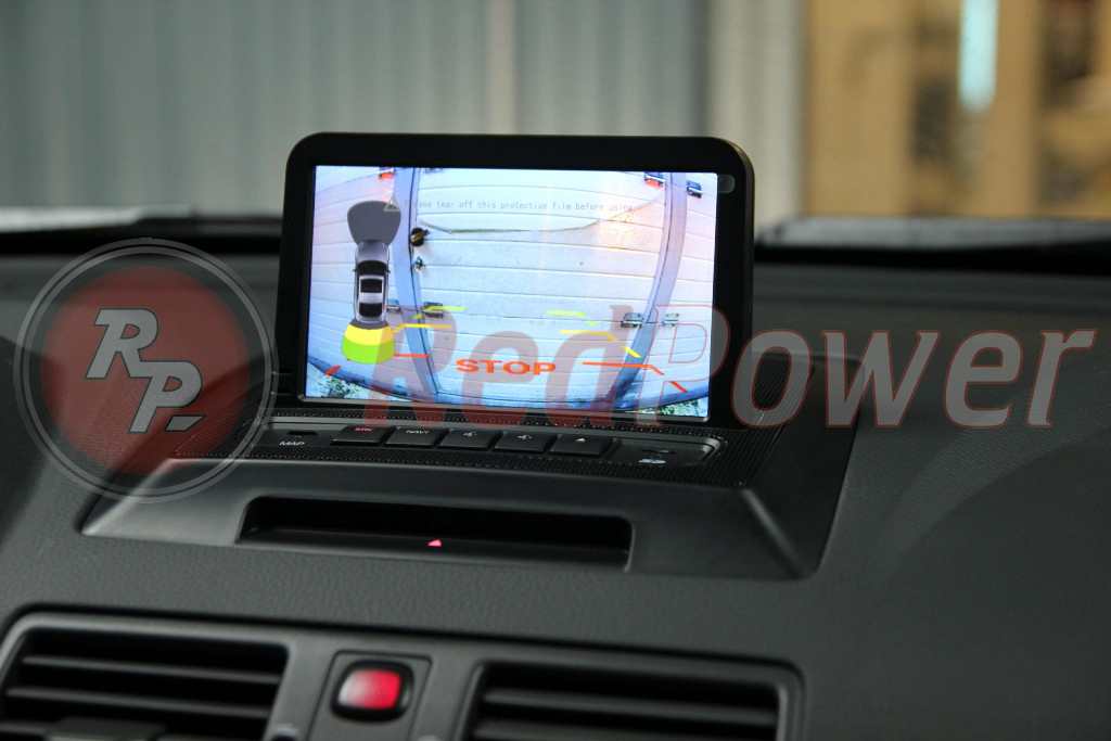 Передача видео с камеры заднего вида на дисплей магнитолы RedPower