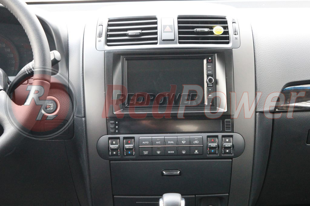 Установленная автомагнитола RedPower