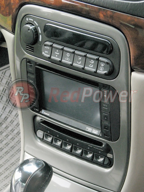 Установленная автомагнитола Redpower 