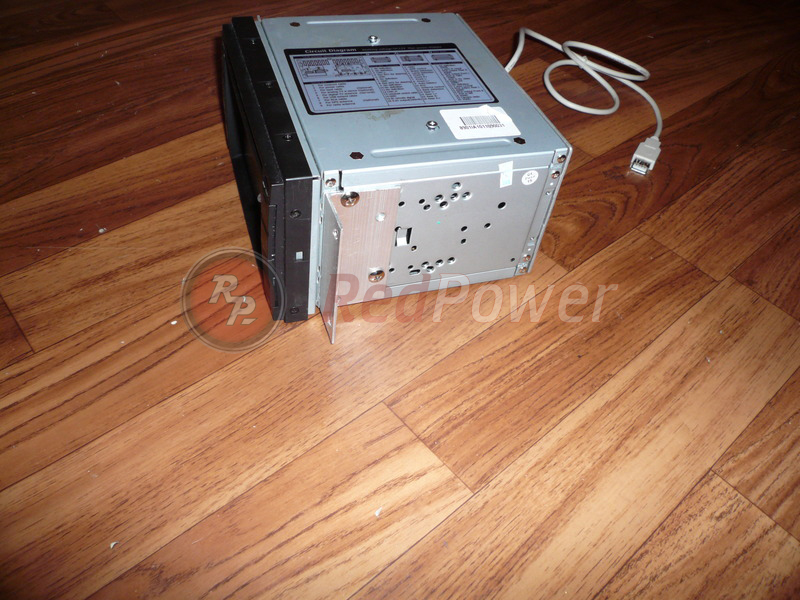 Установленный самодельный крепеж на магнитолу RedPower