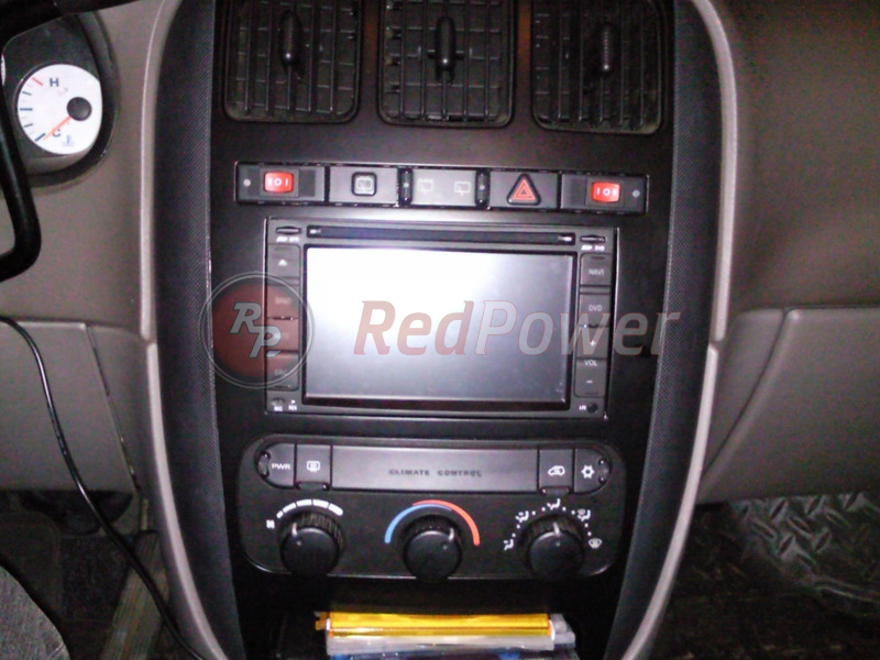 Установленная магнитола RedPower 