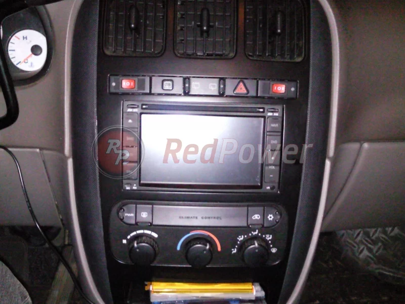 Установленная магнитола RedPower 