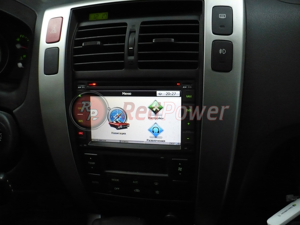 Установленная автомагнитола RedPower