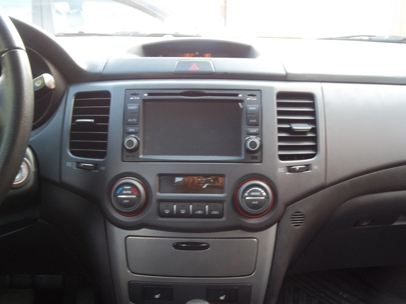 Установленная автомагнитола RedPower в Kia Magentis 