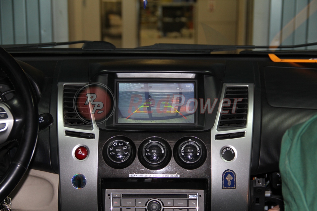 Передача видео с камеры заднего вида на дисплей магнитолы RedPower