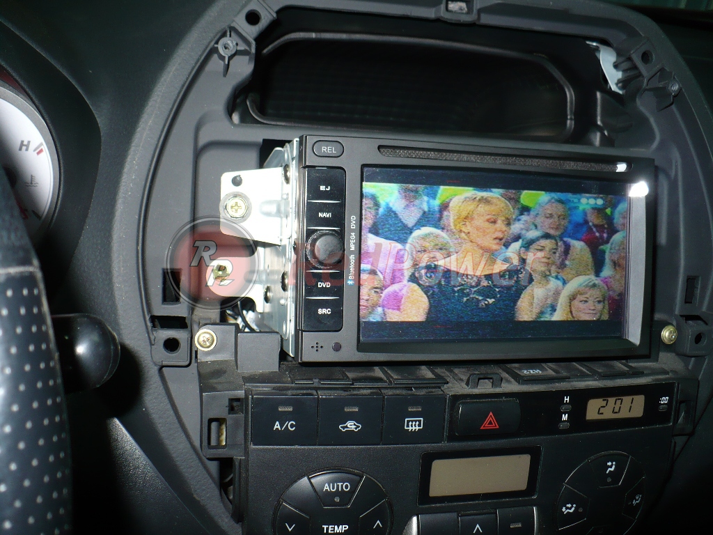 Этап установки магнитолы Redpower