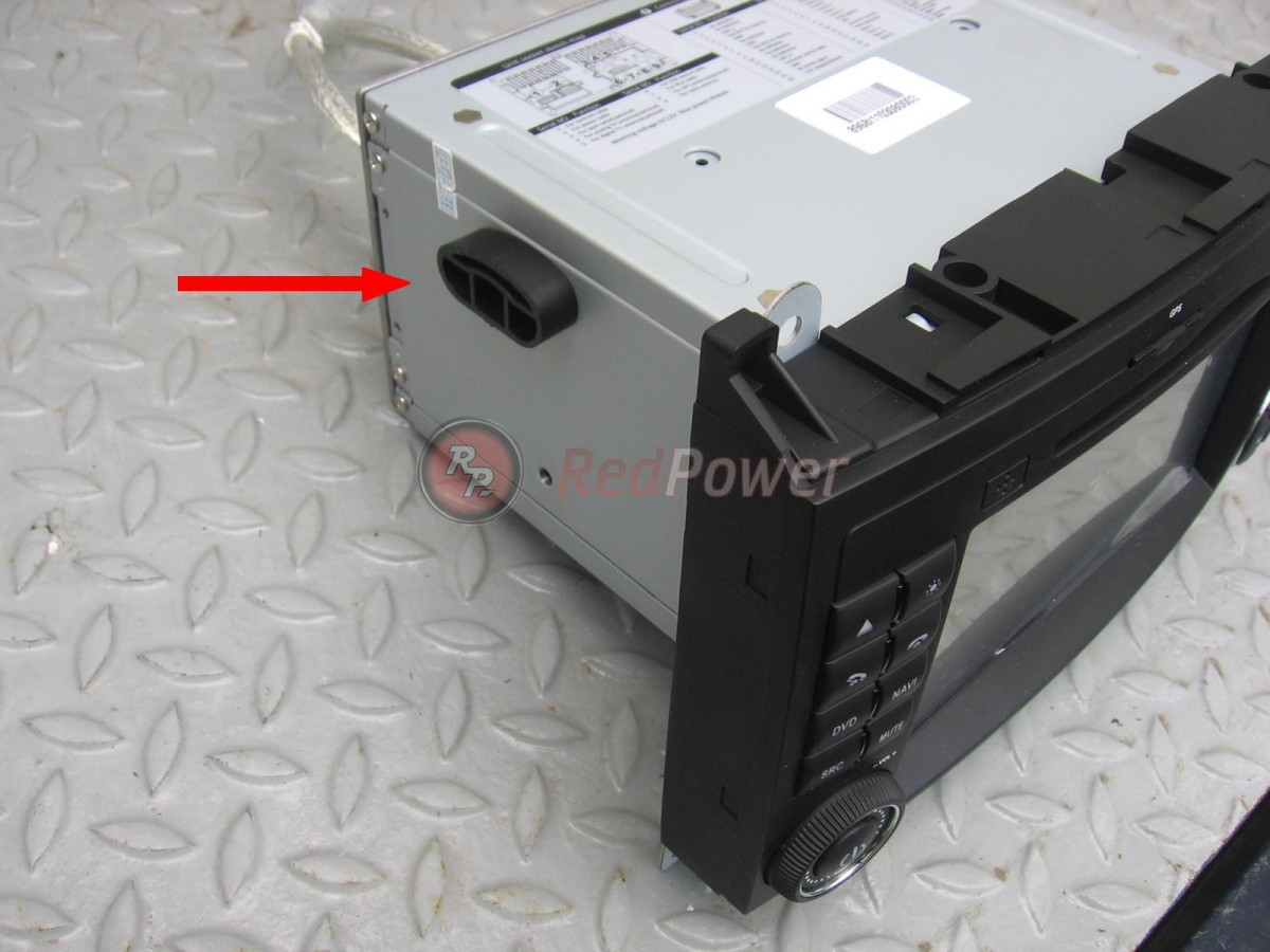 Установка полозьев на магнитолу RedPower