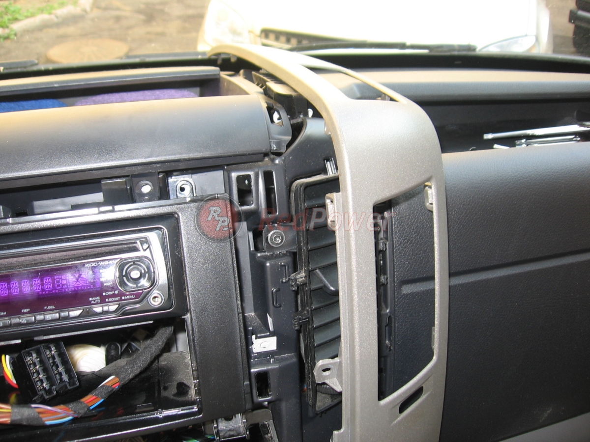 Демонтаж боковых панелей