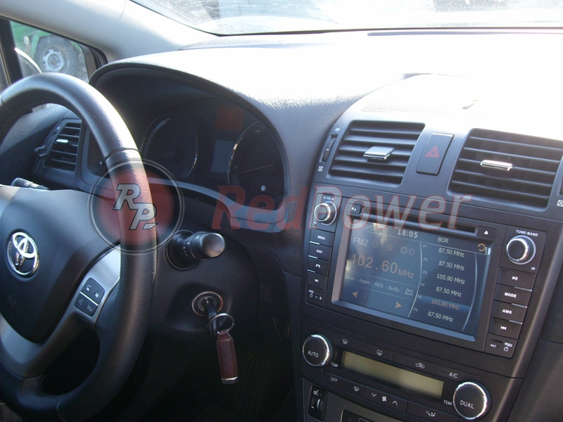 Магнитола RedPower в автомобиле Toyota Avensis 
