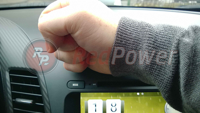 Защелкивание пластика автомагнитолы RedPower