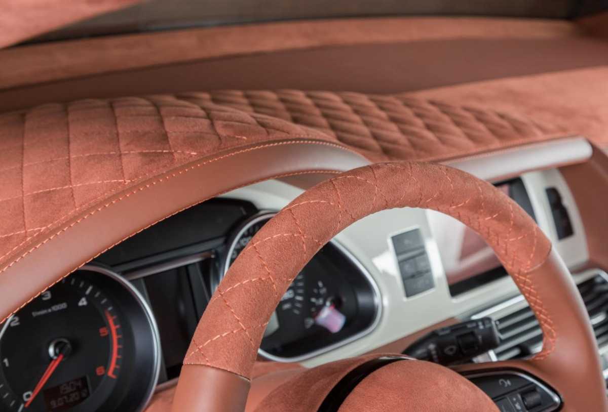 Чистка обивки салона из натуральной кожи Чистка обивки салона из натуральной кожи