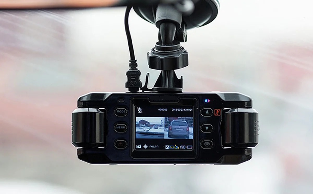 Видеорегистратор с двумя камерами